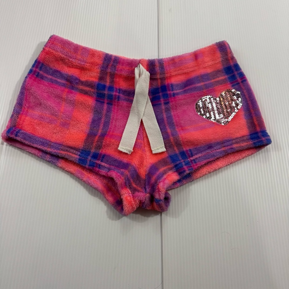 557. Em & Alfie Plaid Fleece Pajama Shorts with Heart Detail (S)